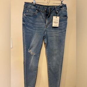 NWT Tahari Kelly mid rise skinny jeans​